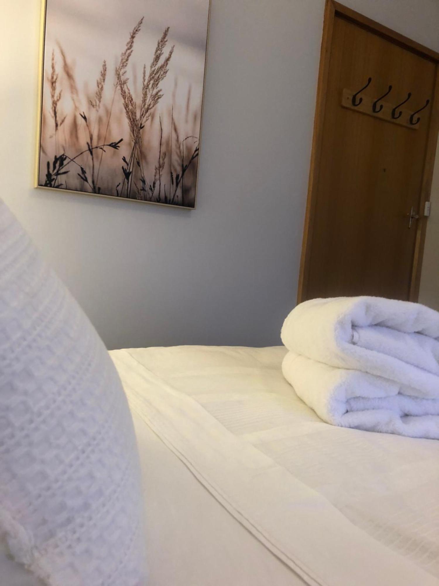 Lovely Budget Vegan Homestay Лонсестон Экстерьер фото