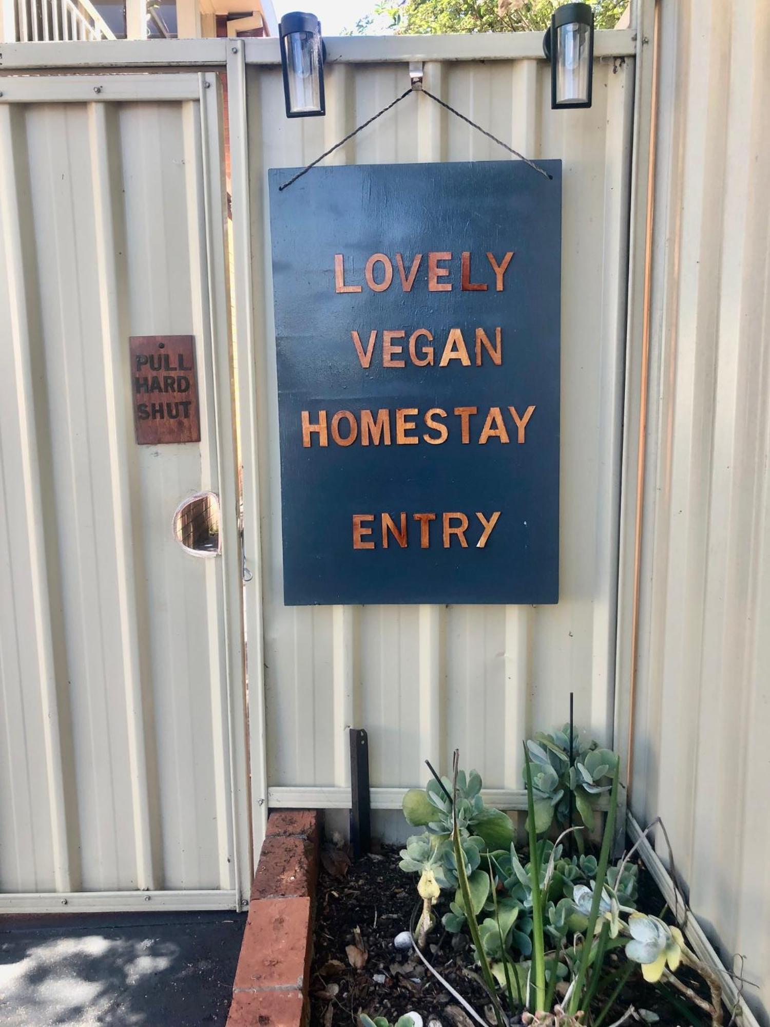 Lovely Budget Vegan Homestay Лонсестон Экстерьер фото