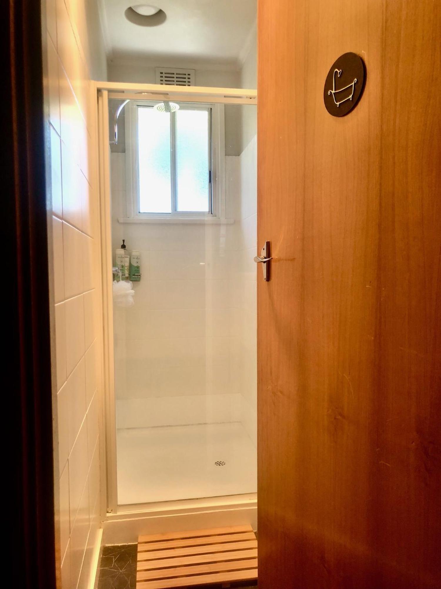 Lovely Budget Vegan Homestay Лонсестон Экстерьер фото